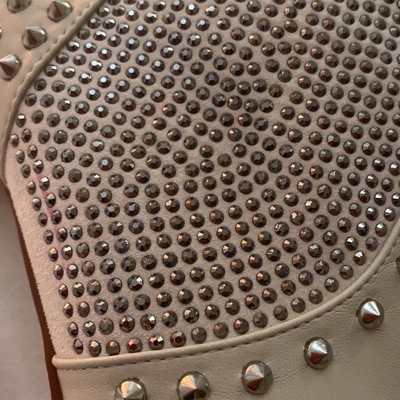 Brand New heels 👠 - Picture 2 of 7